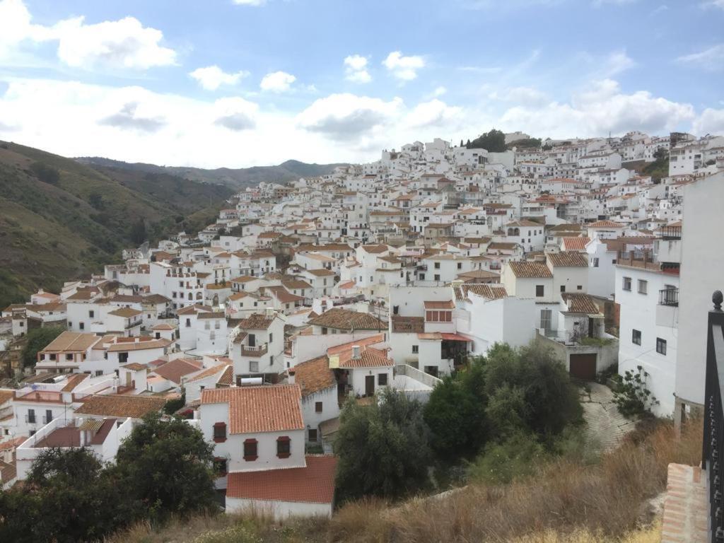 Casa en pueblo de montes de Málaga a 15km de playa Vila Almáchar Exterior foto